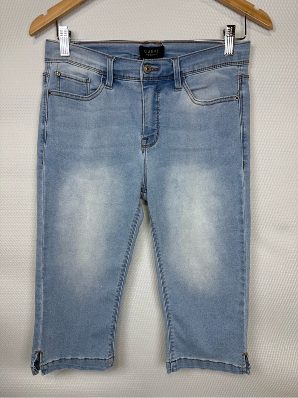 Curve Appeal Light Wash Denim Capri Jeans Women’s Sz 6/28 Stretch Cropped Pants
